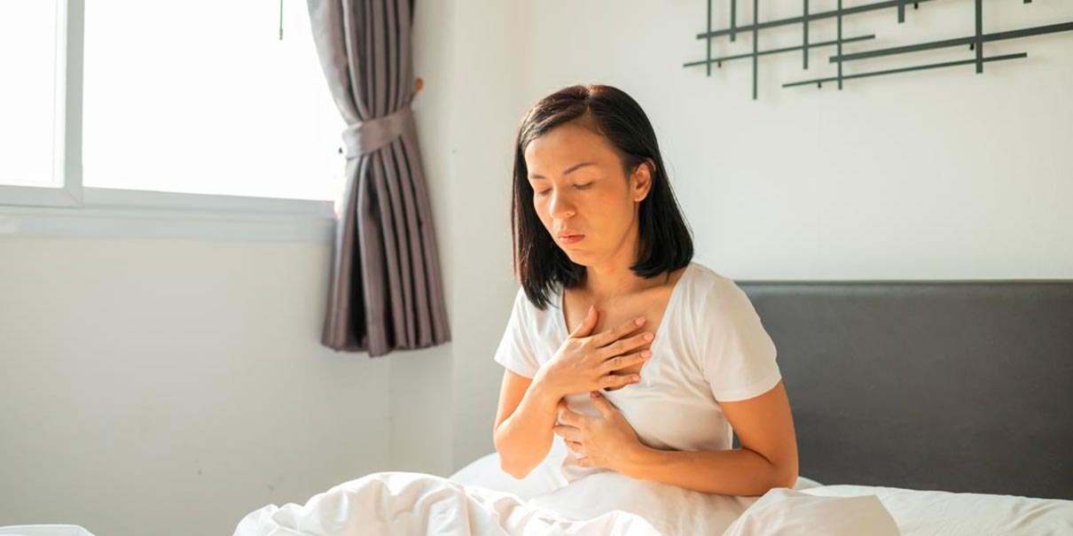 Mujeres tienen mayor riesgo de infarto y lo detectan tarde: claves para prevenirlo