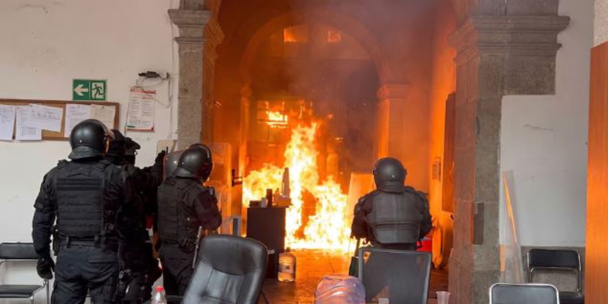 Con bombas molotov y petardos atacan el Congreso de Jalisco durante protesta por agua