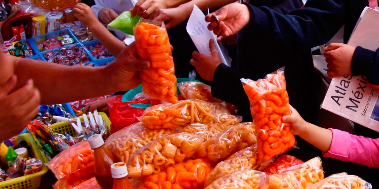 Corte avala prohibir comida chatarra en escuelas y universidades de México
