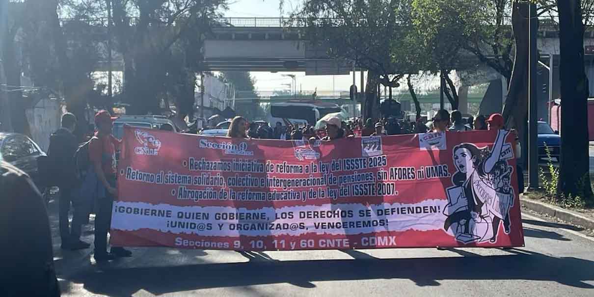 Docentes del CNTE toman el Zócalo y generan bloqueos en paro nacional
