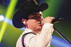 Alfredo Olivas lanza su nuevo álbum “V1V0”