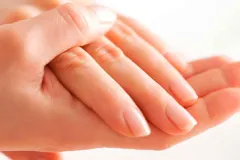 Gel quitaesmalte: la solución rápida y segura para uñas de gel