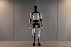Tesla anuncia inversión histórica y giro estratégico. Apostará por la IA y robots Optimus