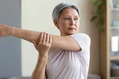 Por qué las mujeres pierden fuerza después de los 40 y cómo prevenirlo