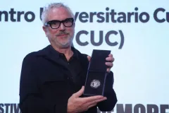 Alfonso Cuarón recordó el incendio de la Cineteca Nacional al recibir una medalla de la UNAM