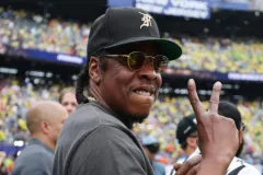Jay-Z podría protagonizar el medio tiempo del Super Bowl 2027 y desata polémica