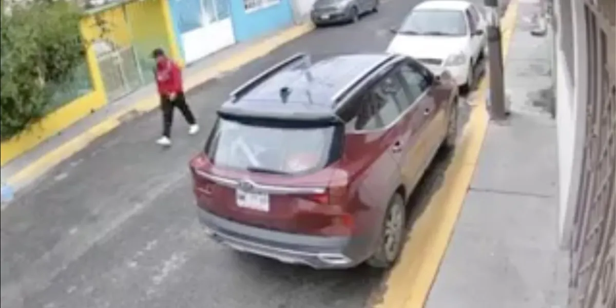 VIDEO. Graban a acosador tocando a chica en Naucalpan