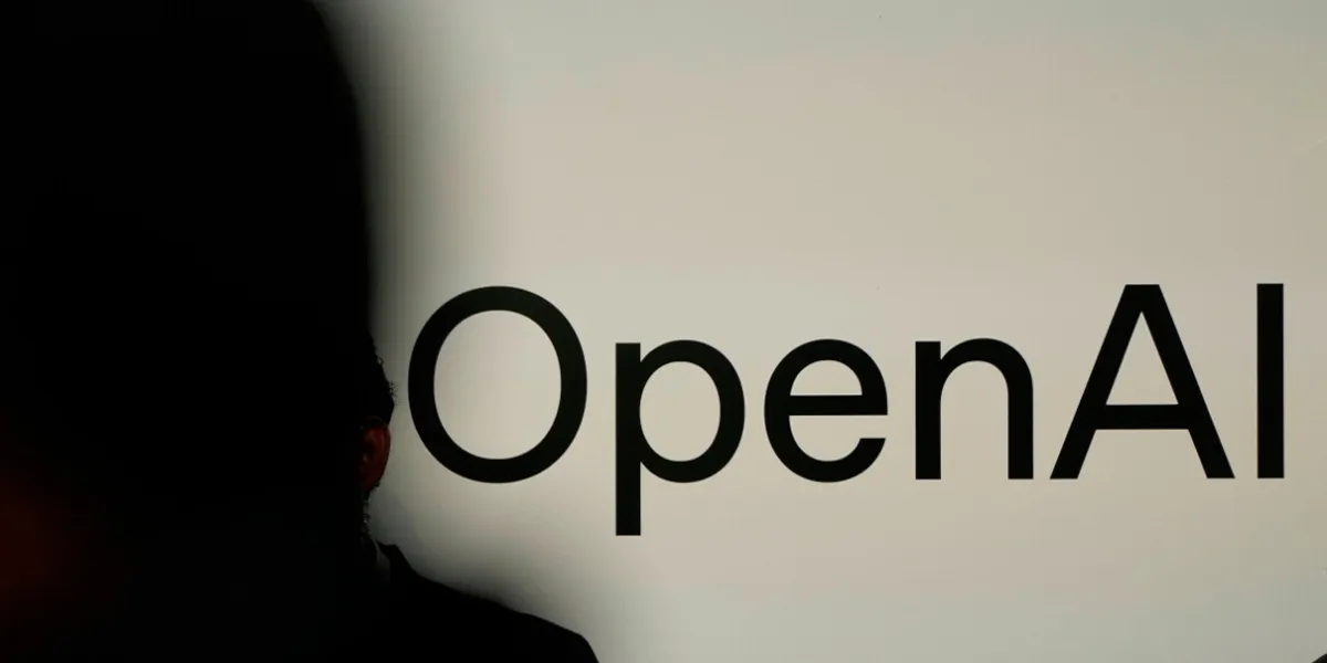 Detienen a espía dentro de OpenAI, grababa conversaciones con tecnología de punta