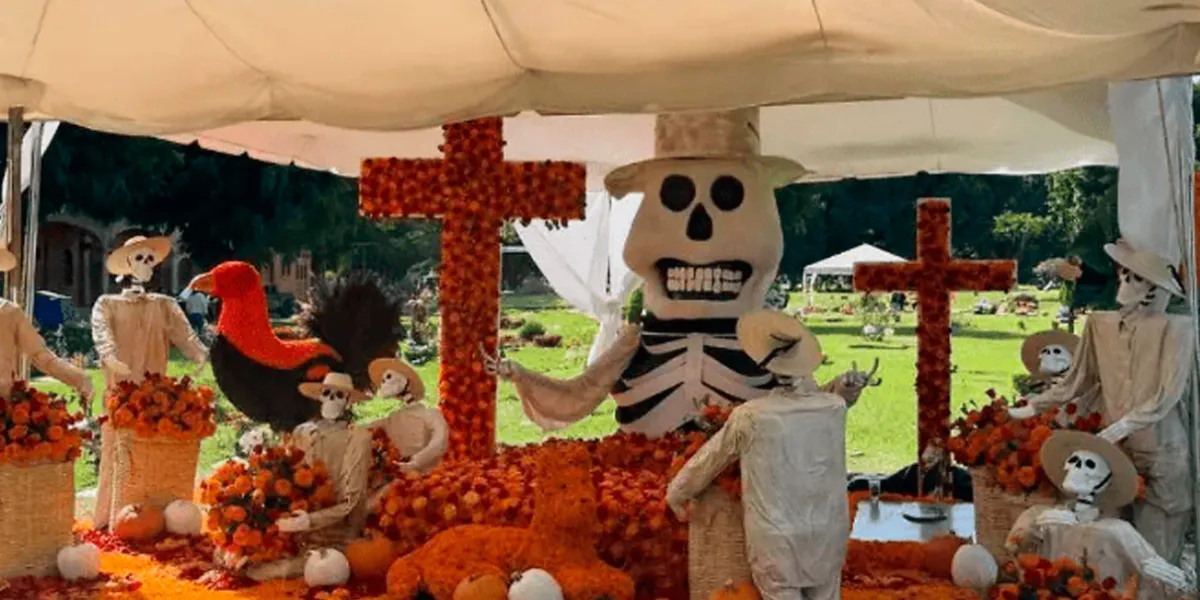 Tumba de El Mencho luce ofrenda gigante de Día de Muertos. VIDEO