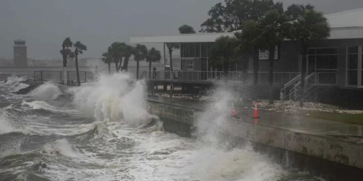 Milton provoca tornados y deja sin luz a más de 3 millones sin luz en Florida