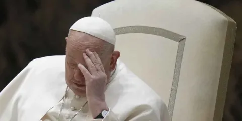 Estado crítico del papa Francisco: Presenta insuficiencia renal leve bajo control