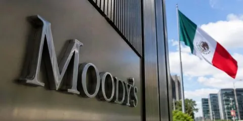 México al borde del “bono basura”: Moody’s baja calificación y apunta a Pemex