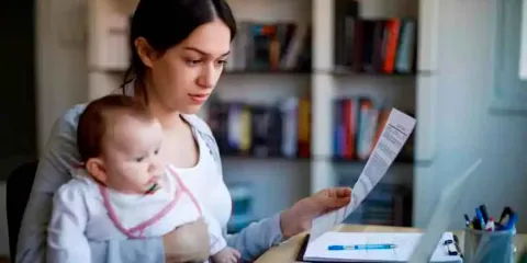 Maternidad y falta de políticas laborales frenan crecimiento profesional de mujeres: Laboratoria