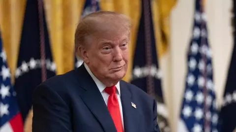 Trump sugiere que Irán ataque Los Ángeles y San Diego para concluir la guerra; Newsom acusa desquiciamiento