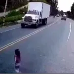 IMÁGENES SENSIBLES. Niña es atropellada dos veces y sobrevive 
