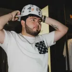 Hieren a Víctor Valverde, cantante de ‘El mayor de los ranas’, durante ataque en restaurante de Culiacán