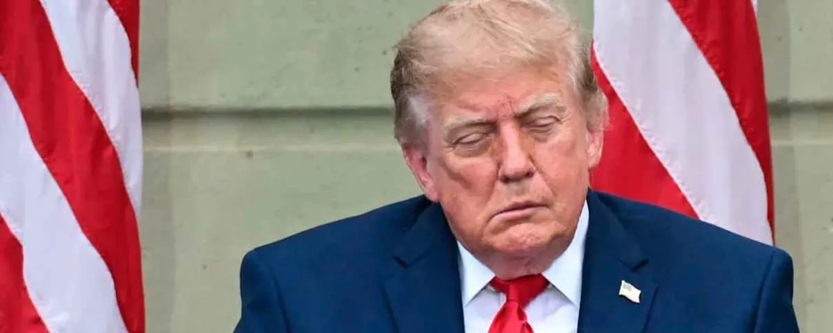 ¿Trump se duerme? durante homenaje a víctimas  del 11-S. VIDEO