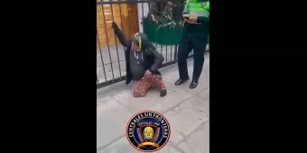 VIDEO. Policía hace un milagro, limosnero cojo recupera su pierna