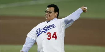 Sheinbaum lamenta la muerte de Fernando 'El Toro' Valenzuela